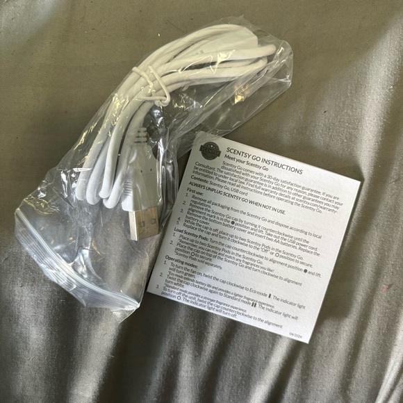 Scentsy Air Go in black 9 pods Included - Picture 7 of 8